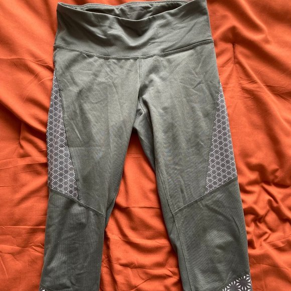 Olive Green Capri Workout Leggings - Picture 1 of 2